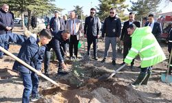 1.Sınıf Öğrencileri için Binlerce Fidan Toprakla Buluştu.