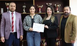İş Kulübü Eğitimini Tamamlayan NEVÜ’lü Öğrenciler Sertifikalarını Aldı