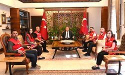 Türk Kızılay Nevşehir İl Merkezi Başkanı Ercan Civelek ve yönetim kurulu üyelerini makamında kabul etti.