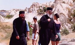 Kapadokya’da Sıcaktan bunalan turistler yeraltında serinlemeyi tercih ediyorlar.