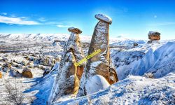 Peribacaları Beyaz Gelinliklerini Giydi: Kapadokya’ya Gecikmeli Gelen Kar Büyüledi.
