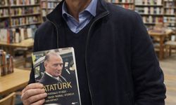 Alman teknik adam, kitapçıda “Atatürk’ü seçti