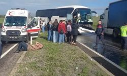 Tur Otobüsü Kaygan Yolda Kontrolden Çıktı: 16 Kişi Yaralandı.