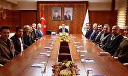 A. Cem Aslanbay ile Kapadokya Alan Komisyon üyeleri, Hüseyin Kök’ü makamında ziyaret etti.