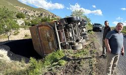 Nevşehir'de Yol Çalışmasında Kamyon Devrildi: Sürücü Yaralandı