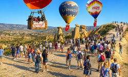 BALONLAR, NEVŞEHİR KÜLTÜR YOLU FESTİVALİ'NİN İLK GÜNÜNDE GÖKYÜZÜNÜ ŞÖLENE DÖNÜŞTÜRDÜ.
