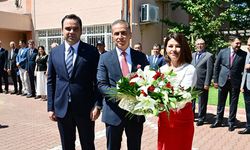 Vali Kök, Gülşehir’de Çiçeklerle Karşılandı.