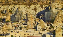 Göreme’nin Tarihi ve Doğal Güzelliğini Gölgeleyen İskeleler Ne Zaman Kaldırılacak?