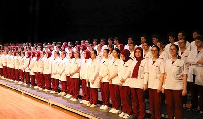 NEVÜ’lü Geleceğin Hemşireleri Üniformalarını Giyerek Mesleklerine İlk Adımlarını Attı