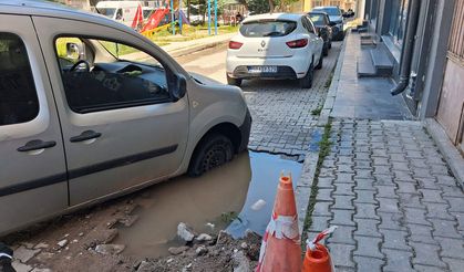 Nevşehir’de Tepki Çeken İhmal: Pis Suyla Dolan Çukura Araç Düştü.