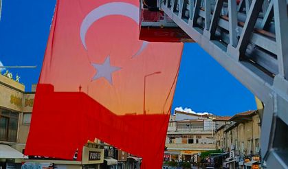 Ürgüp’te Demir Yüklü Aracın Geçişi Sırasında Yırtılan Şanlı Bayrağımız Yenisi ile Değiştirildi.