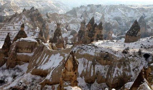 Kapadokya beyaza büründü