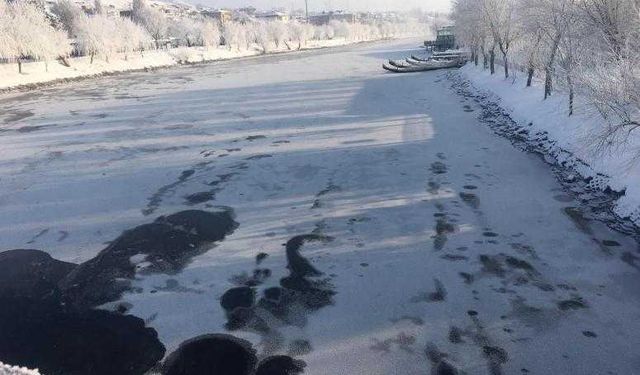 KIZILIRMAK BUZ TUTTU