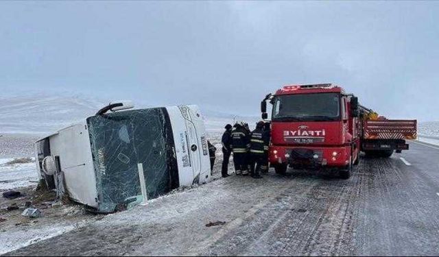 Kazada 5 kişi yaşamını yitirdi, 26 kişi yaralandı.