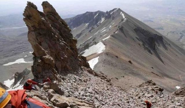 Kayserili tırmanıcı Tekin Küçüknalbant, Erciyes volkanik ve fay hatları ile ilgili inceleme bilgilerini paylaştı