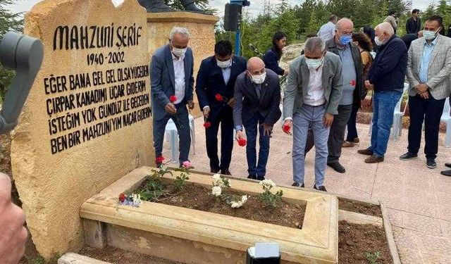 Aşık Mahzuni Şerif, mezarı başında anıldı.