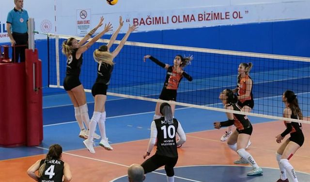 FİLEDE KIZLAR DEVREYİ GALİBİYETLE KAPADI