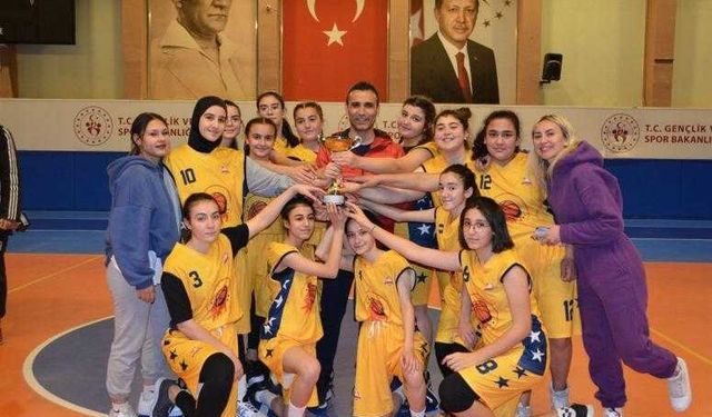 U16’da şampiyon Gençlik Spor