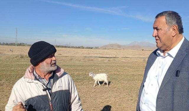 CHP Niğde Milletvekili Ömer Fethi Gürer, küçükbaş hayvancılık yapan köylünün sorunlarını dinledi.