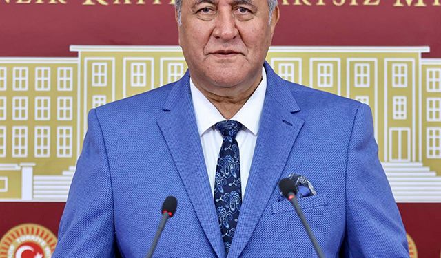 CHP Niğde Milletvekili Ömer Fethi Gürer, kuraklık ve tarımsal üretimde yaşanan sorunlar üzerine TBMM’de basın toplantısı düzenledi