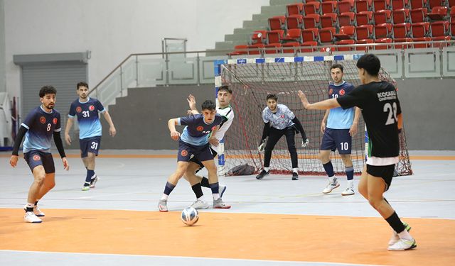 NEVÜ Erkek ve Kadın Futsal Takımları ÜNİLİG Salon Futbolu Bölgesel Lig Turnuvası’nda Şampiyon Oldu