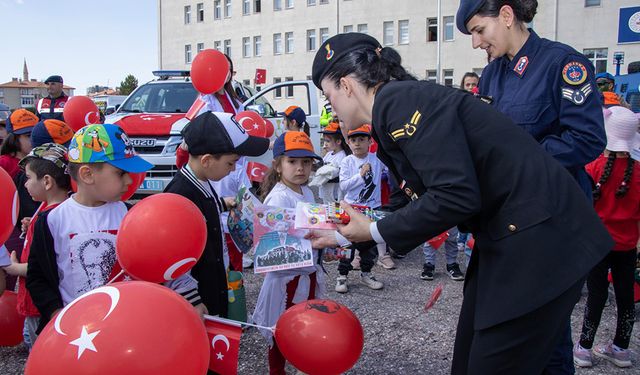Minik kalplere jandarmadan unutulmaz kutlama