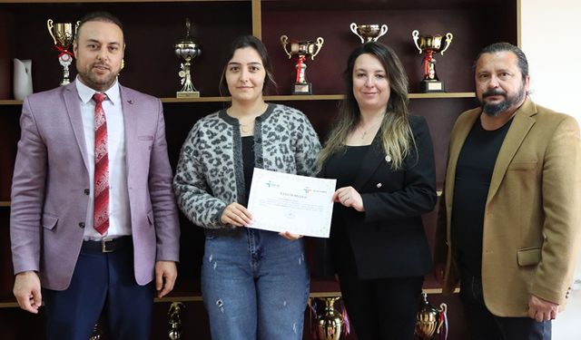İş Kulübü Eğitimini Tamamlayan NEVÜ’lü Öğrenciler Sertifikalarını Aldı