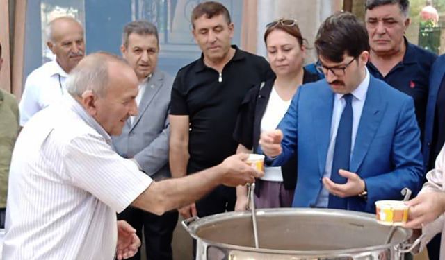 Ürgüp Kaymakamı Vatandaşlara Aşure İkramında Bulundu
