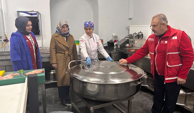 Nevşehir Valisi Ali Fidan’ın Eşi Prof. Dr. Fatma Fidan’dan Kızılay Ziyareti