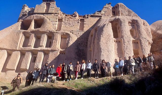 Nevşehir Hacı Bektaş Veli Üniversitesi Dağcılık ve Doğa Sporları Kulübü’nden Güvercinlik Vadisi’nde Doğa Yürüyüşü.