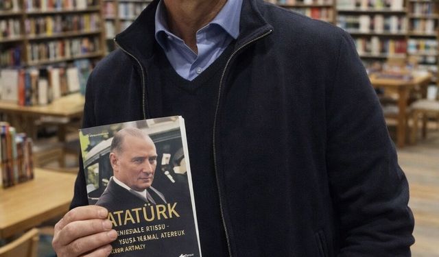 Alman teknik adam, kitapçıda “Atatürk’ü seçti