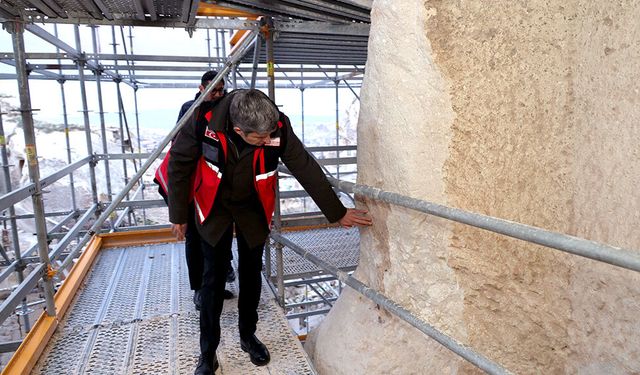 A. Cem Aslanbay, Göreme’deki Peribacasında Restorasyon Çalışmalarını İnceledi.