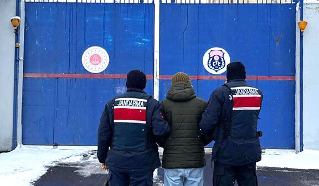 Jandarma nitelikli suçlardan aranan şahısların yakalanmasına yönelik çalışmalarını aralıksız sürdürüyor.