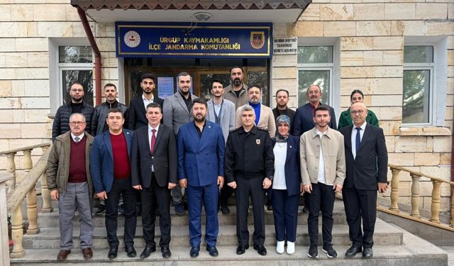 Ürgüp’te Bayramda Anlamlı Ziyaret: AK Parti Heyeti Jandarmayla Bayramlaştı.