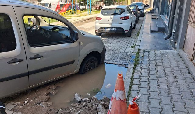 Nevşehir’de Tepki Çeken İhmal: Pis Suyla Dolan Çukura Araç Düştü.