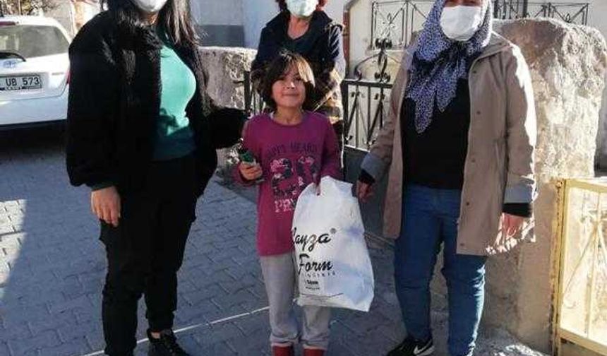 CHP ÜRGÜP İLÇE KADIN KOLLARI ORTAHİSARDA YÜREKLERE DOKUNDULAR.