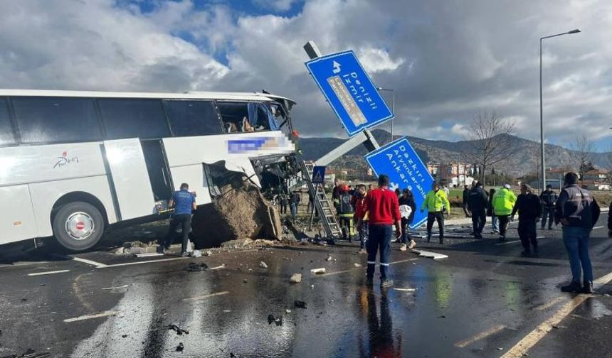 Kapadokya’ya gelen otobüs kaza yaptı: 29 yaralı