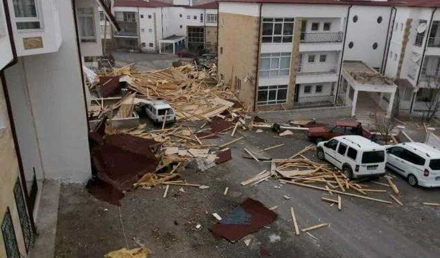 Cumhuriyet Halk Partisi Ürgüp  İlçe Teşkilatın” Evka Mahallesinde bulunan Belediye Konutları çatı yapımın Basın açıklama mesajı.         