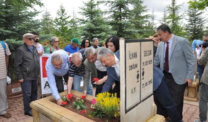 İlhan Selçuk Turan Selçuk Kardeşler 13. Ebedîyi İstiğrakındaki Mezar Başında Anıldı 