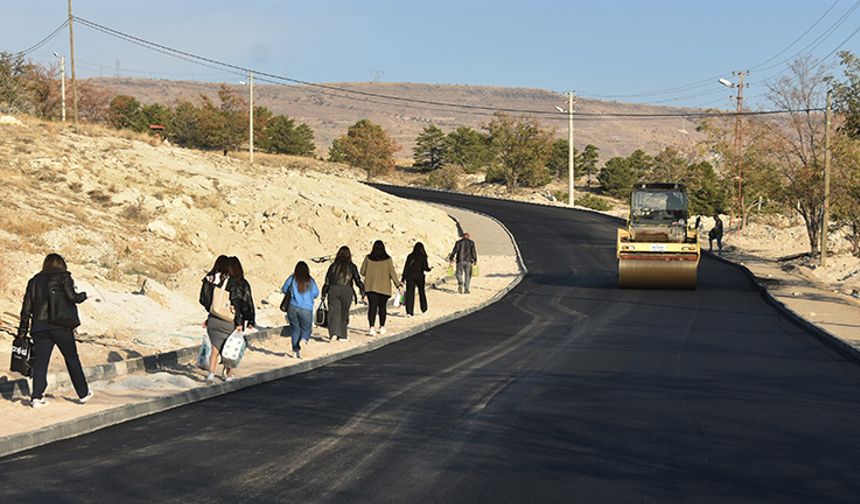 Ürgüp Kız Öğrenci Yurdunun yolu sıcak asfalt yapıldı