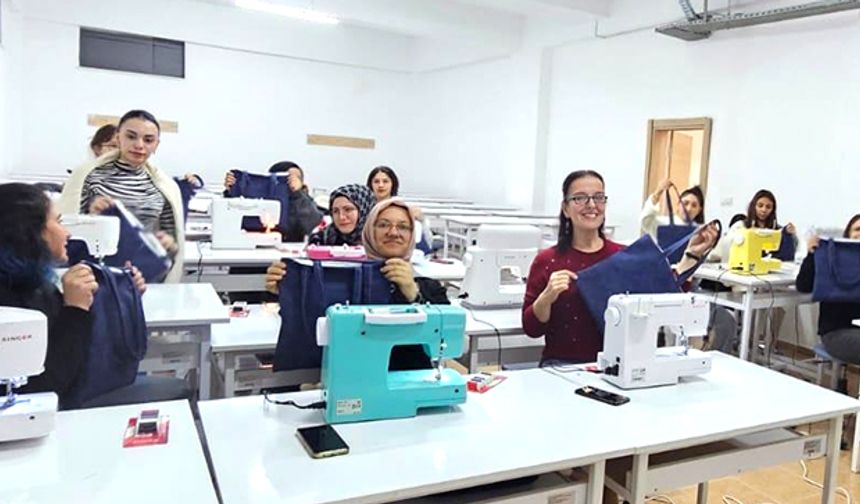 NEVÜ Avanos MYO’dan Singer ile Kendi Modanı Yarat Etkinliği