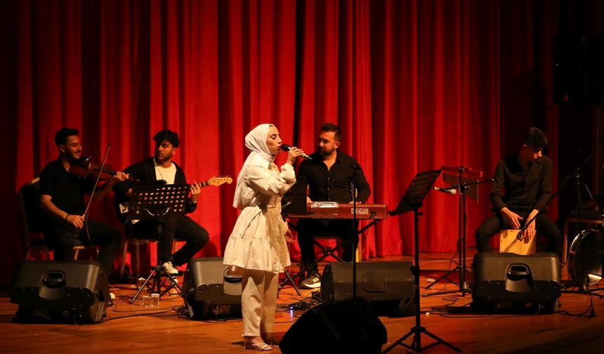 NEVÜ’de "Sİ-Y-AZ" Şiir ve Müzik Dinletisi Büyük İlgi Gördü