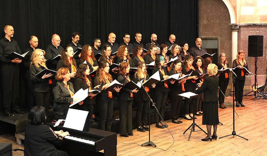 Kadıköy Anadolu Lisesi Mezunlar Korosu ‘KorodaKAL’, Kapadokya Kültür ve Sanat Merkezi’nde Sahne Aldı