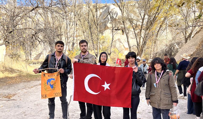 NEVÜ İzci Kulübü’nden “Nostalji” Temalı Temel Eğitim Kampı ve Cumhuriyet’in 102. Yılı Yürüyüşü