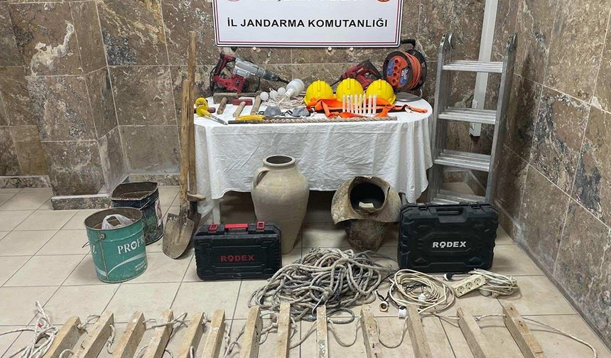 Ürgüp’te Kaçak Kazıya Suçüstü: 3 Kişi Yakalandı