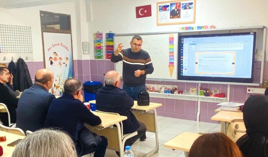 NEVÜ Öğretim Üyesinden Öğretmenlere Okuma ve Yazma Güçlüğü Semineri