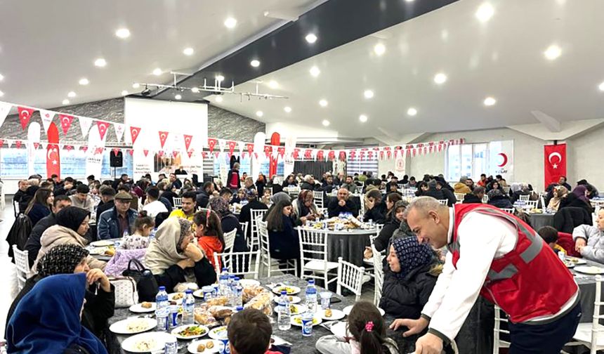 Kayseri Vakıflar Bölge Müdürlüğü Ramazan’ın Bereketini Vakıf Sofralarında Yaşatıyor