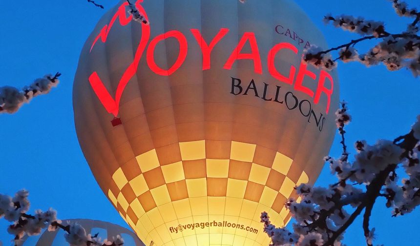 Kapadokya’da Bahar Erken Geldi: Ağaçlar Gelinlik Giydi.