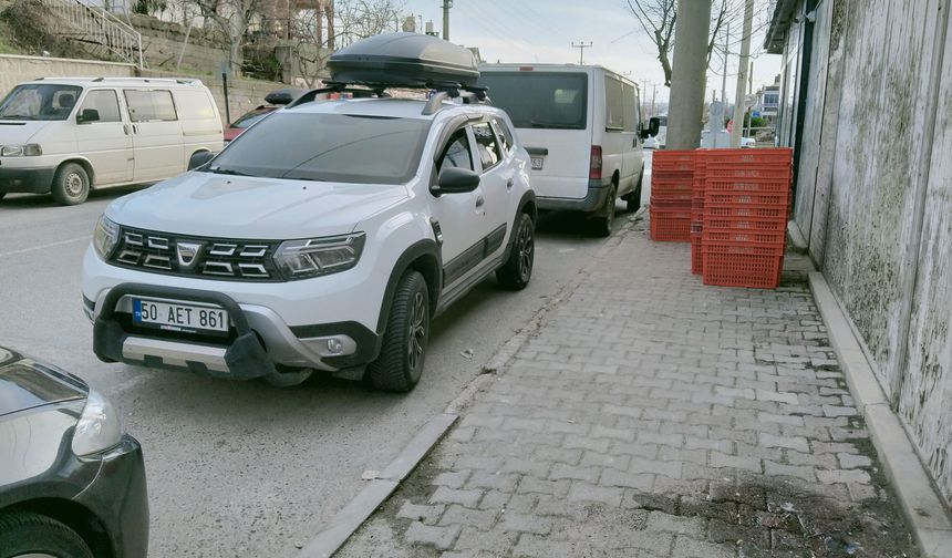 Ürgüp’te Yayaya Yer Yok! Kaldırımlar İşgal Altında