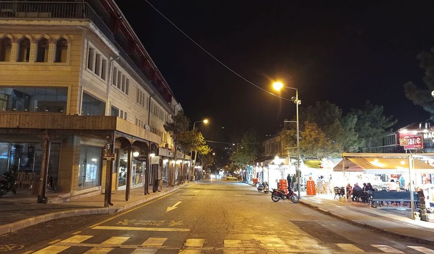 Ürgüp’te Esnaf Can Çekişiyor, Belediye “Yayalaştırma” Dayatıyor!